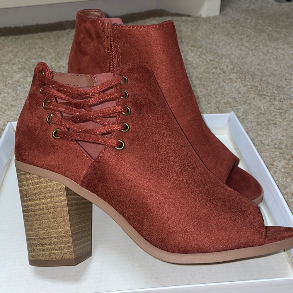 BNIB. SODA ankle boot